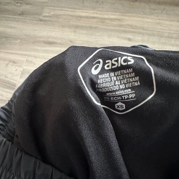 Asics running shorts with build in liner size XS - Picture 3 of 6